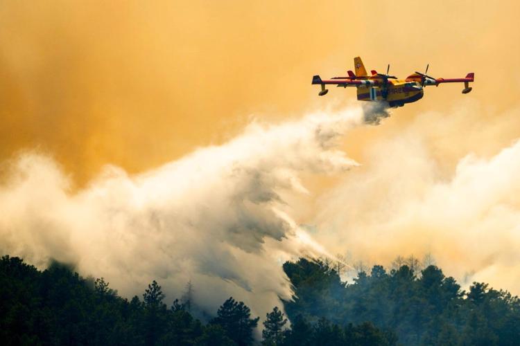 Wildfire southwest of Denver forces thousands to evacuate and destroys more than 160 structures