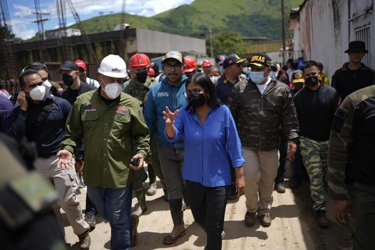 Death toll climbs to 25, many missing in Venezuela landslide