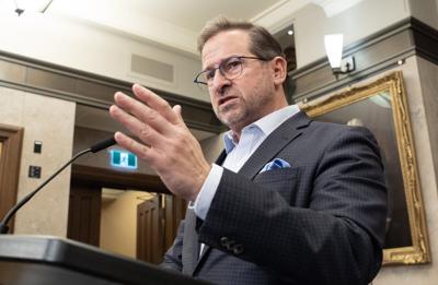 Cutting energy to U.S. in response to Trump tariffs is 'absurd,' says Bloc leader
