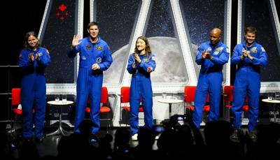 Artemis II crew gets hero's welcome at ��ɫtv Space Agency headquarters in Quebec