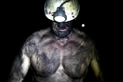 In one portrait, an AP Photographer tells the story of how difficult the job of a miner is