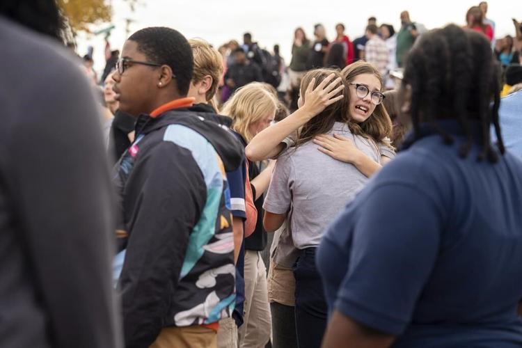 2 killed in shooting at St. Louis high school; gunman dead