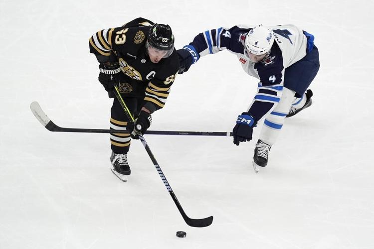 Bruins down Jets 4-1 in battle of division leaders for fifth straight win