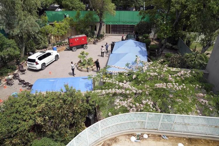 Pakistani police besiege Imran Khan's home as deadline for him to hand over suspects expires