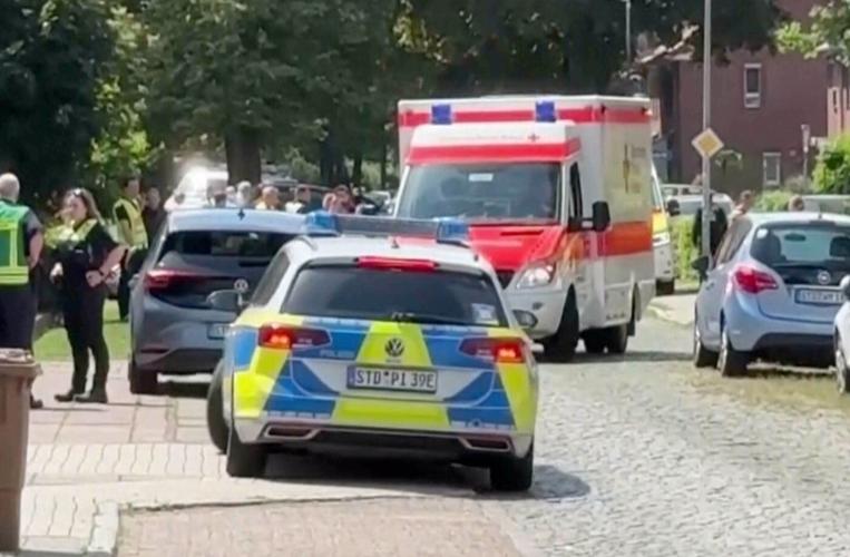 5 people have died in a shooting in Stade in northern Germany and police arrest 2