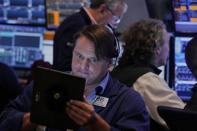 S&P/TSX composite down in late-morning trading, U.S. stock markets also lower