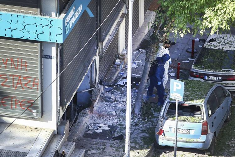 Woman dies when a bomb she is carrying explodes in the Greek city of Thessaloniki, police say