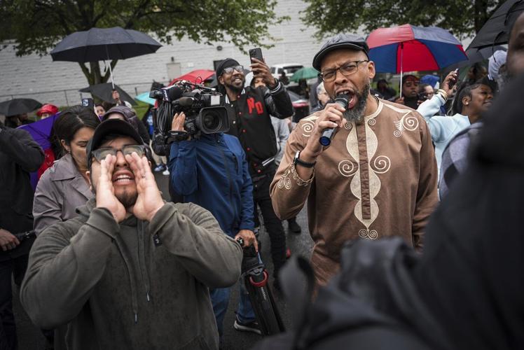 Newark mayor denies trespassing at immigration detention center following arrest