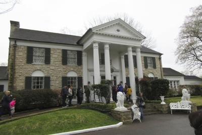 Missouri woman to change not guilty plea in plot to sell Graceland in a foreclosure sale