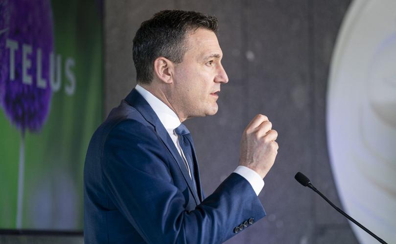 Telus and feds announce AI data cluster in B.C. to boost 'sovereign' computing power