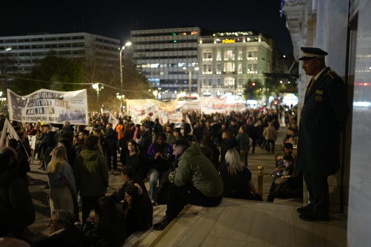 As censure motion looms, Greeks return to the streets to remember rail tragedy victims