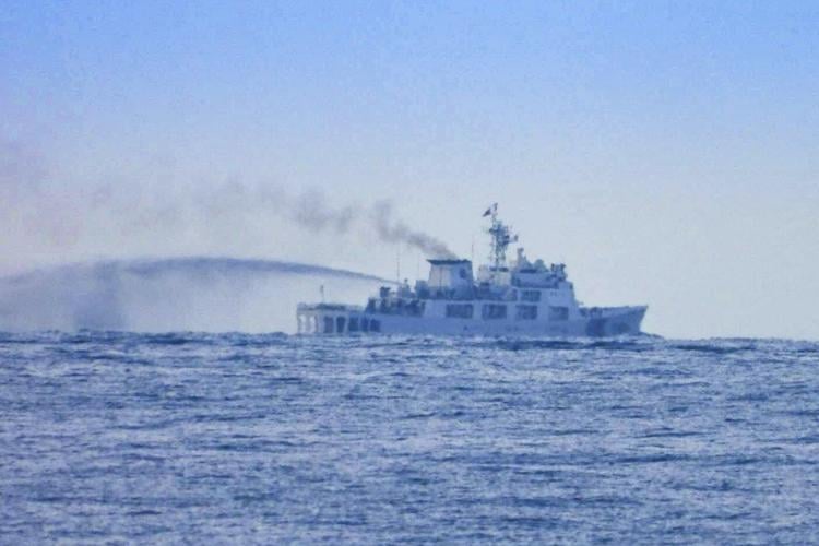 Australian and Philippine defense chiefs to talk as disputes simmer over the South China Sea