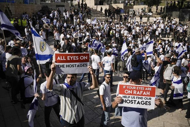 The Latest | Israeli troops launch attacks in central Gaza, possibly widening their offensive