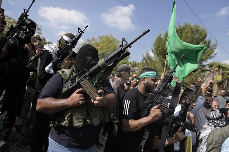 Live updates | Hamas frees 2 American hostages, even as Israel airstrikes continue in southern Gaza