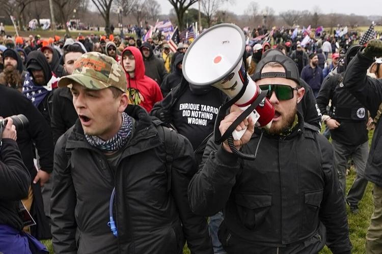 Capitol riot: FBI informant testifies for Proud Boys defense