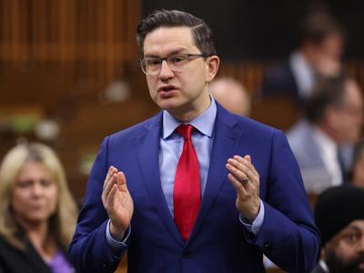 Poilievre veut que Twitter étiquette la CBC «média financé par le gouvernement»