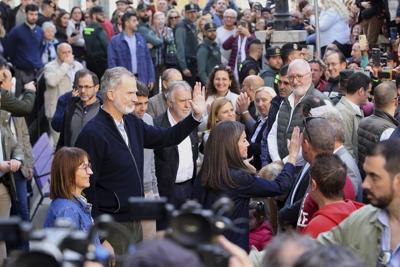 Spain’s royals return to flood disaster zone for 1st time since being pelted by mud