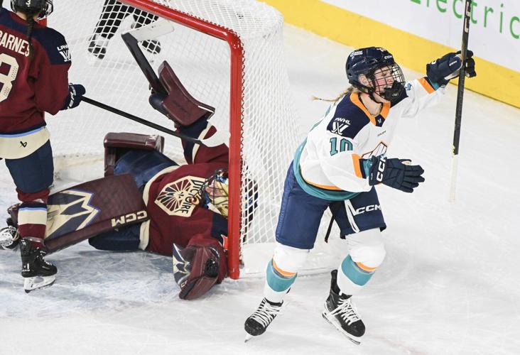 Top draft pick Sarah Fillier scores twice for first PWHL goals, Sirens beat Victoire