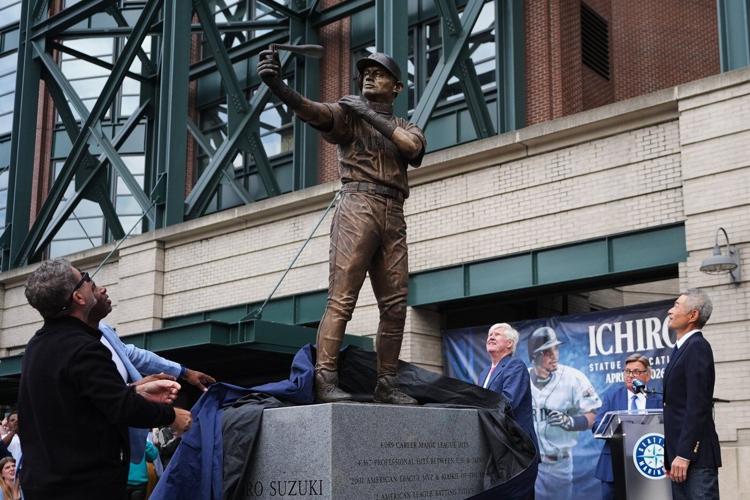 Ichiro Suzuki's statue unveiling has a mishap as bat snaps during ceremony