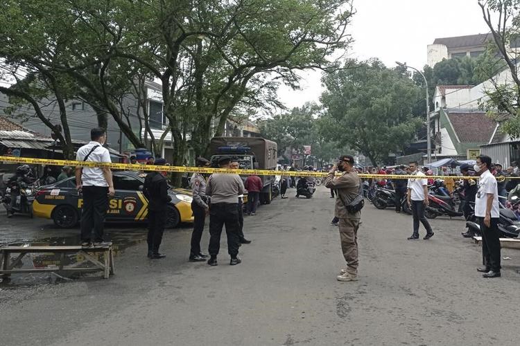 Bombing at Indonesian police station injures 3 officers