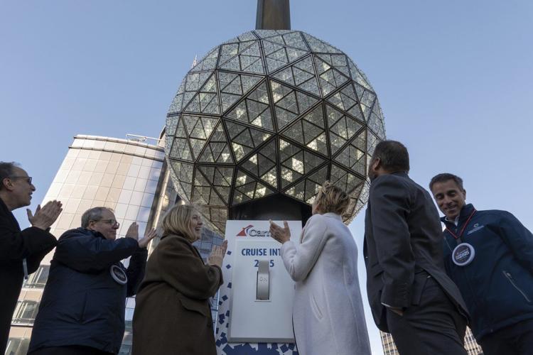 Times Square ball takes final test for New Year's Eve