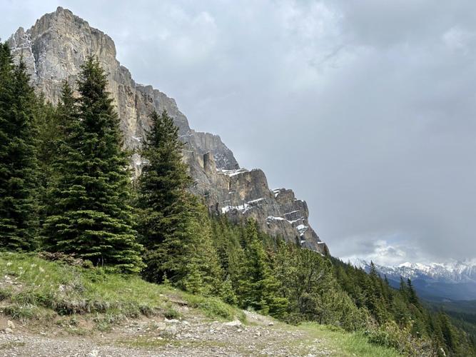 Mounties say hikers caught up in a rock slide in Banff ɫֱ Park