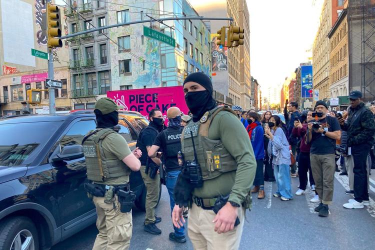 Immigration agents conducting sweep on NYC's famed Canal Street confronted by protesters
