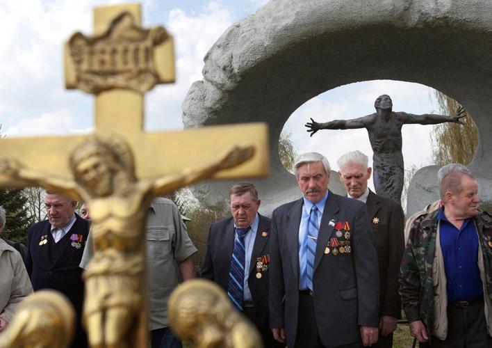 AP Was There: Early Chernobyl victims buried in Moscow cemetery