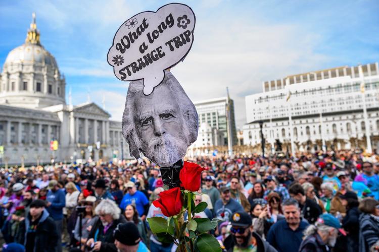 Thousands of fans celebrate life of legendary Grateful Dead guitarist Bob Weir in San Francisco