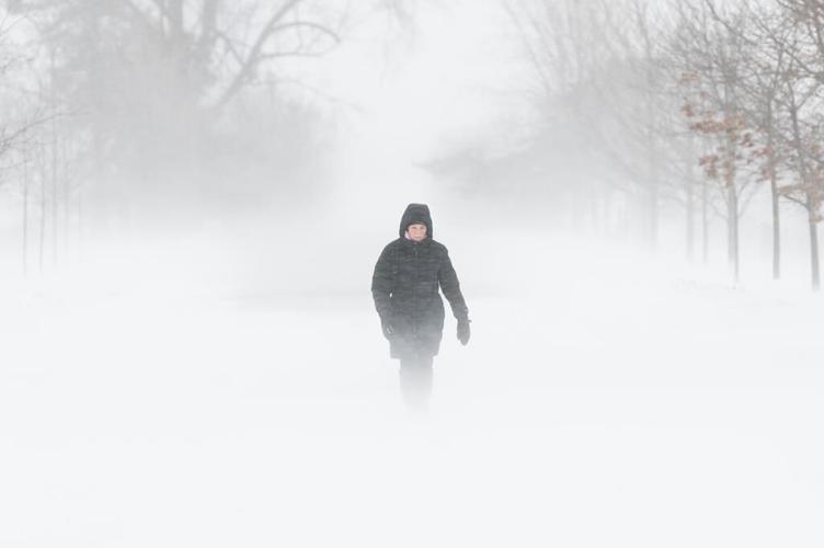 Southern Ontario digging out after winter storm, snow still falling in eastern parts