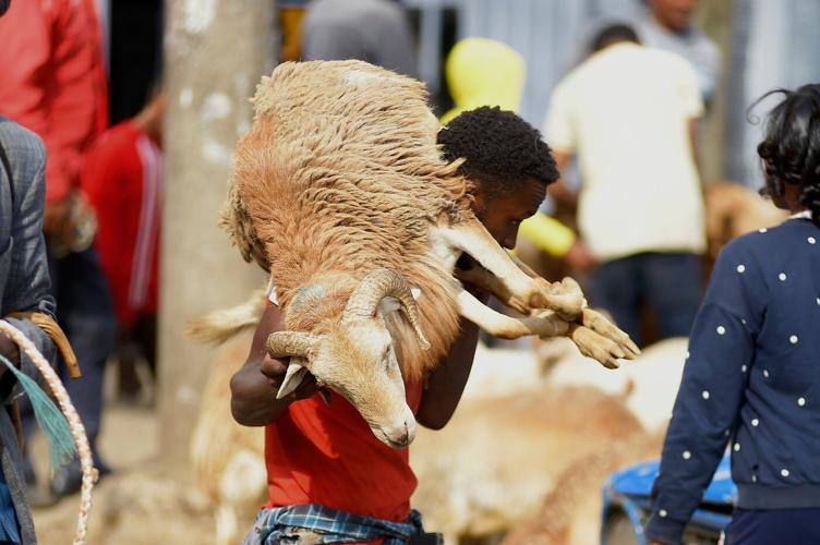 Ethiopians celebrate Easter with calls for charity and peace