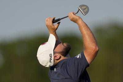 DeChambeau a one-man show at Pinehurst No. 2 and leads US Open by 3