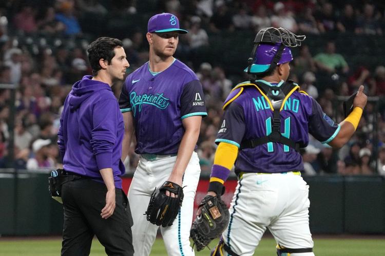Diamondbacks starter Soroka leaves after 1 inning due to hip injury against Twins