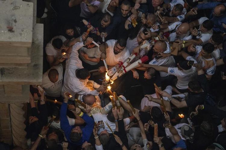 Cheers and flames as Orthodox worshipers greet the ancient ceremony of the 'Holy Fire'