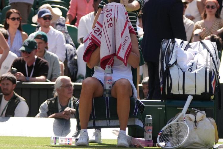 Defending Wimbledon champion Iga Swiatek loses in 3rd round to Alexandra Eala
