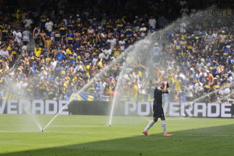 Players and fans at the Club World Cup are coping with high temperatures as a heat wave hits US