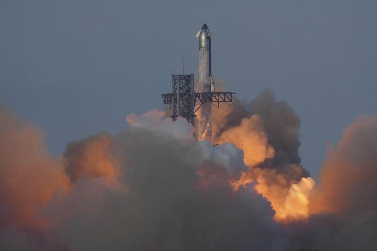 Latest launch of SpaceX's Starship deploys 8 dummy satellites, then splashes down into Indian Ocean