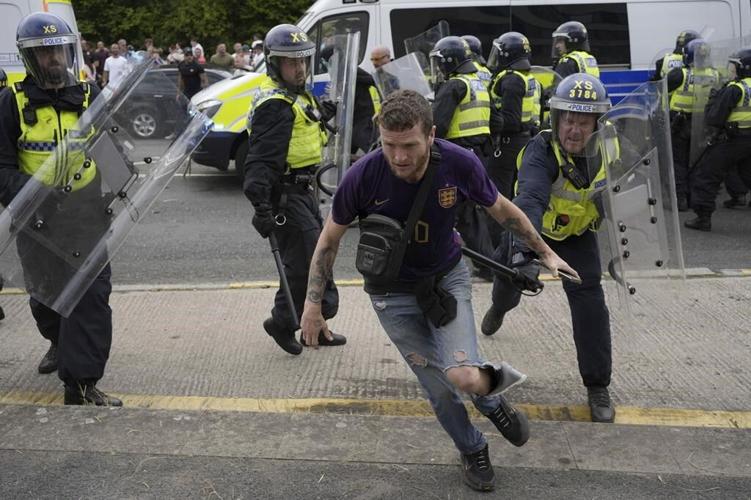 UK police face far-right rioters seeking to enter hotel thought to be housing asylum seekers