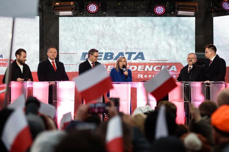 Poles celebrate coronation of 1st king at march supporting conservative presidential candidate