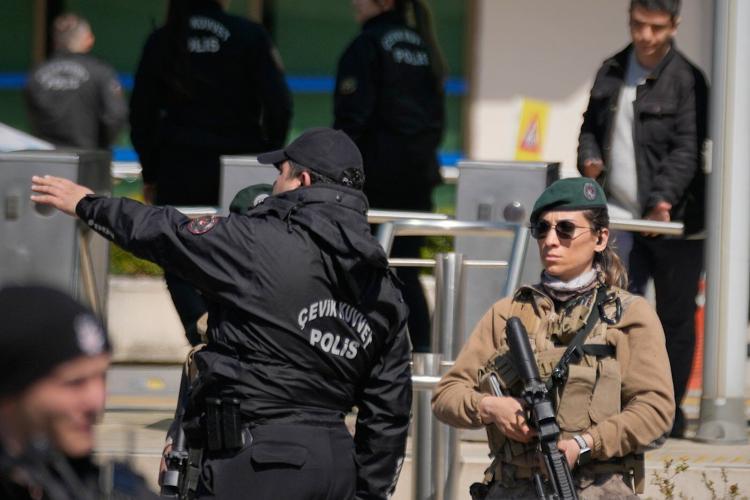 Gunmen attack building housing Israeli Consulate in Istanbul