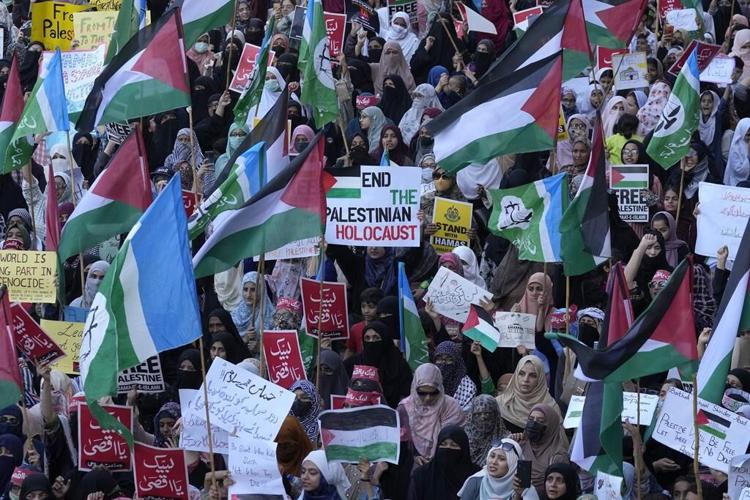 Thousands rally in Pakistan against Israel's bombing in Gaza, chanting anti-American slogans