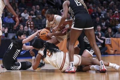 Top seed Texas uses dominant defense to cruise past Gonzaga and into Elite Eight with 69-47 win