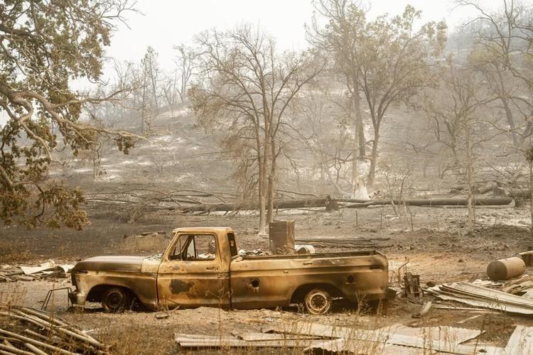 Thousands battle Western wildfires as smoke puts millions under air quality alerts