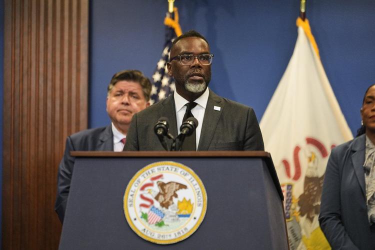 Chicago prepares for an influx of ��ɫtv Guard troops and immigration agents