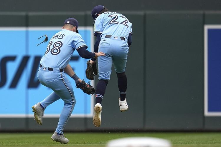 Lee and Vázquez go back to back to power Twins past Blue Jays 6-3 and avoid series sweep