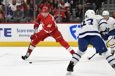 Red Wings rally to dump visiting Maple Leafs 4-2 in pre-season tilt