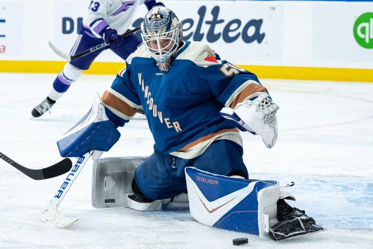 Mom's MS journey an inspiration for Vancouver Goldeneyes goalie