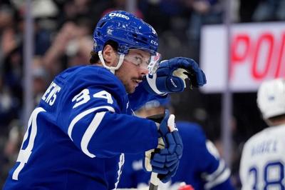 Leafs' Matthews misses practice, remains day-to-day with upper-body injury