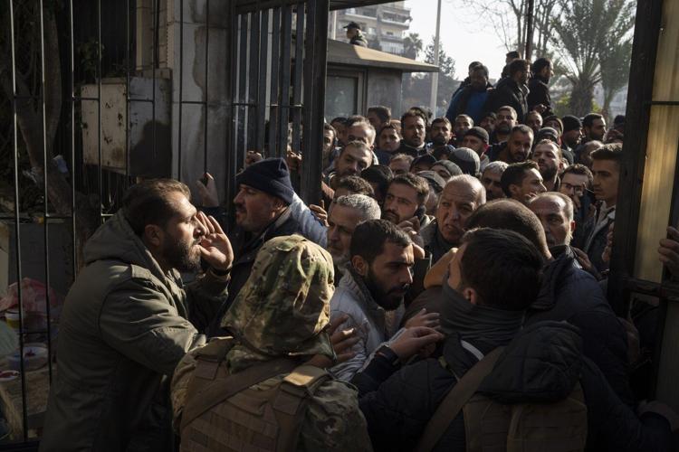 Syrian soldiers distance themselves from Assad in return for promised amnesty