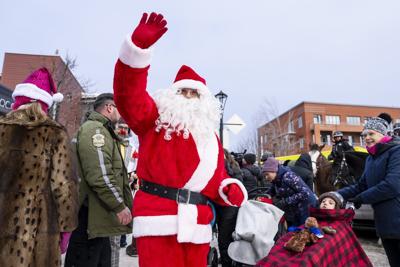 Santa cleared for Christmas Eve travel, transport minister says